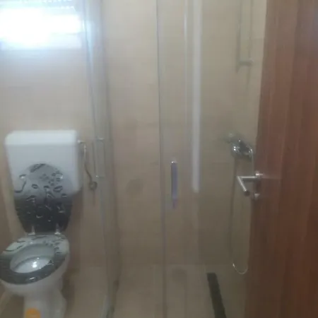 Piccola Πανσιόν *