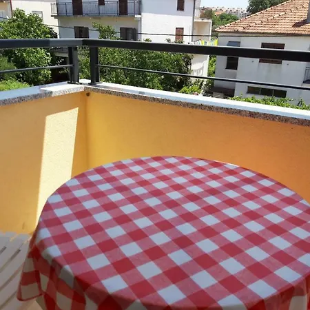 Piccola Πανσιόν